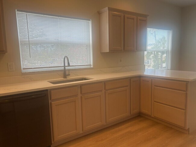 Foto del edificio - Coastal Retreat Steps from the Sand in Indian Rocks Beach