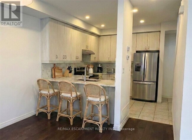 Building Photo - 30 Times Square Blvd