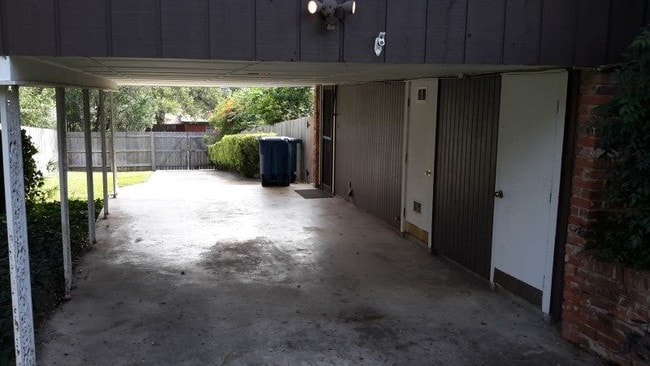 Building Photo - 1030 Mount Eden Dr