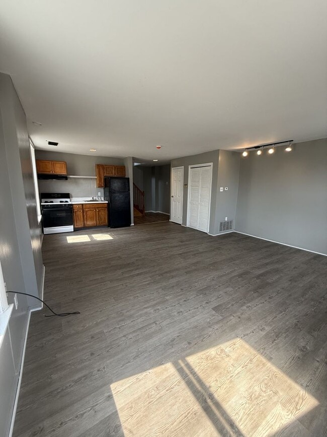 Photo - 336 W. 8th Street Apartment