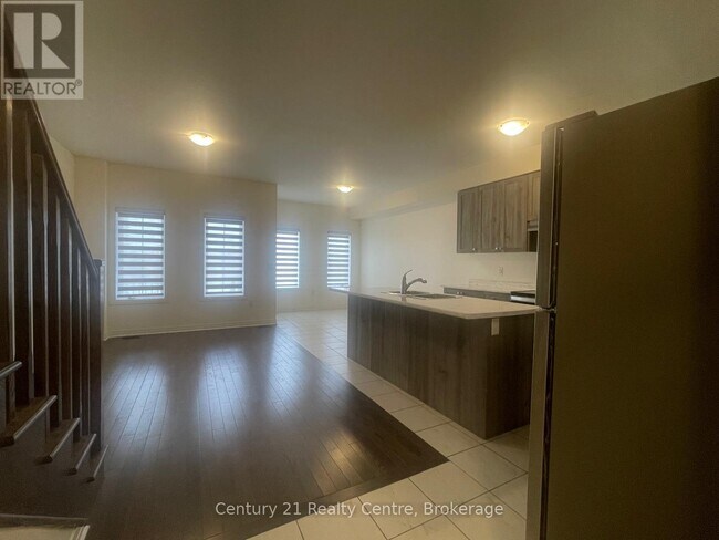 Photo du bâtiment - 33 Brixham Ln