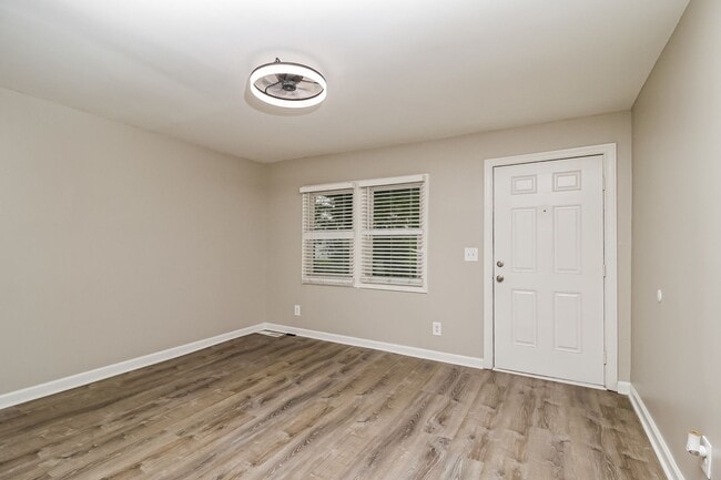 Building Photo - Renovated 3-Bed Gem in Southwest Atlanta