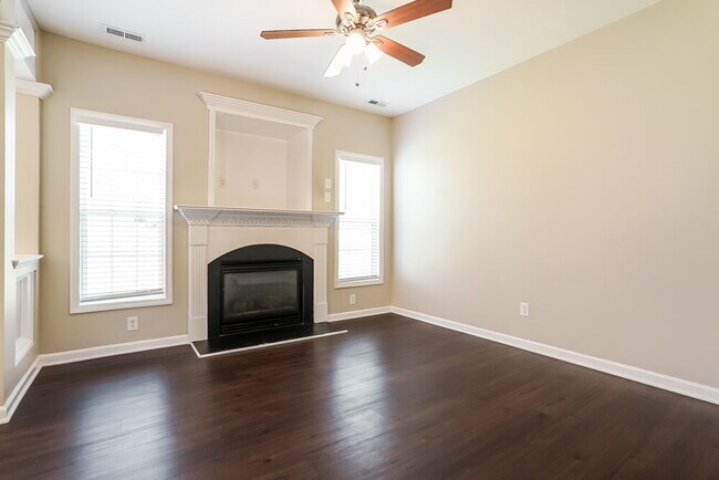Building Photo - 1217 Southgate Dr