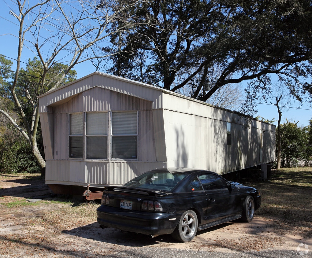 Building Photo - Morris Mobile Home Park