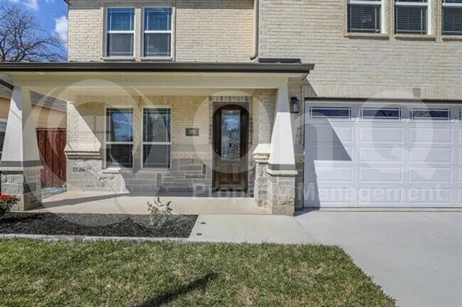 Building Photo - 2055 Angelina Dr