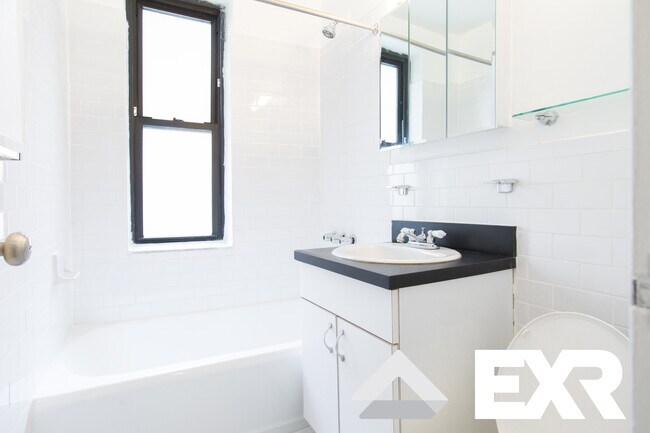 Building Photo - 162 E 55th St