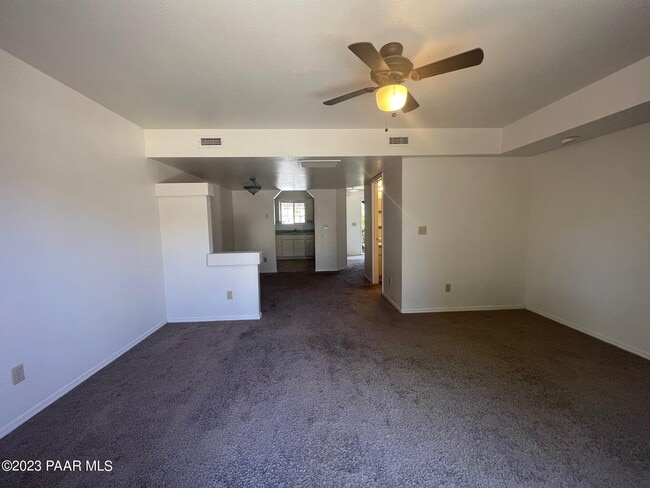Building Photo - 9615 E Lakeshore Dr