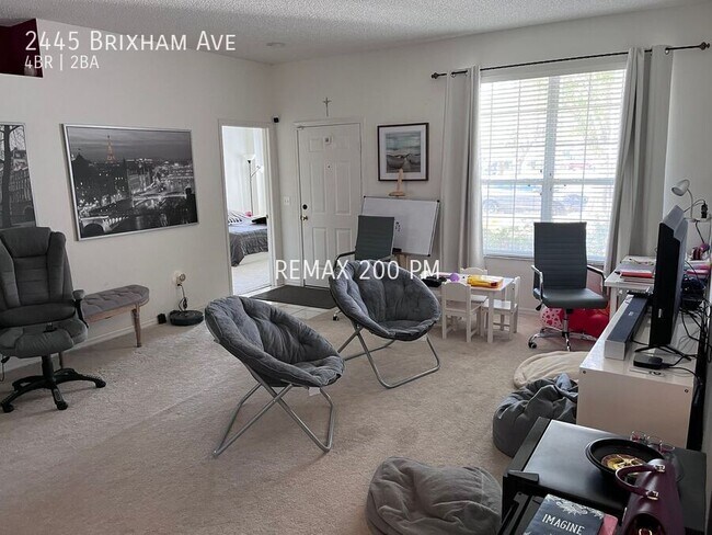 Foto del edificio - 2445 Brixham Ave