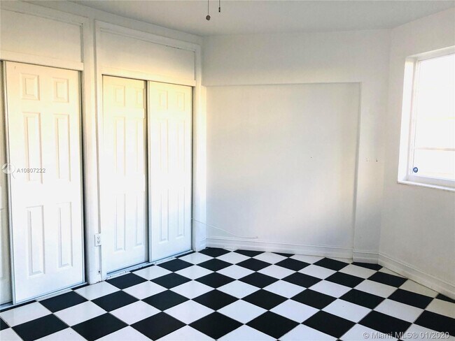 Building Photo - 1701 NE Miami Gardens Dr