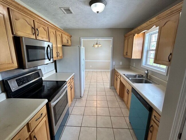 Building Photo - 8017 Valencia Dr