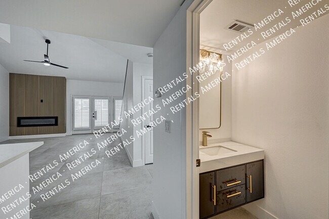 Building Photo - 2716 Ferrin Rd