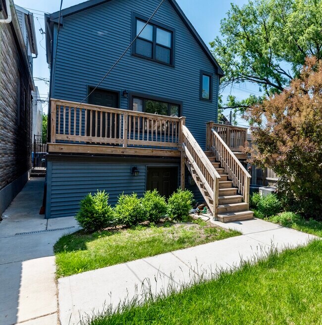 Building Photo - 1722 N Artesian Ave