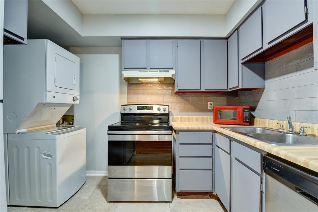 Foto principal - 9350 Country Creek St