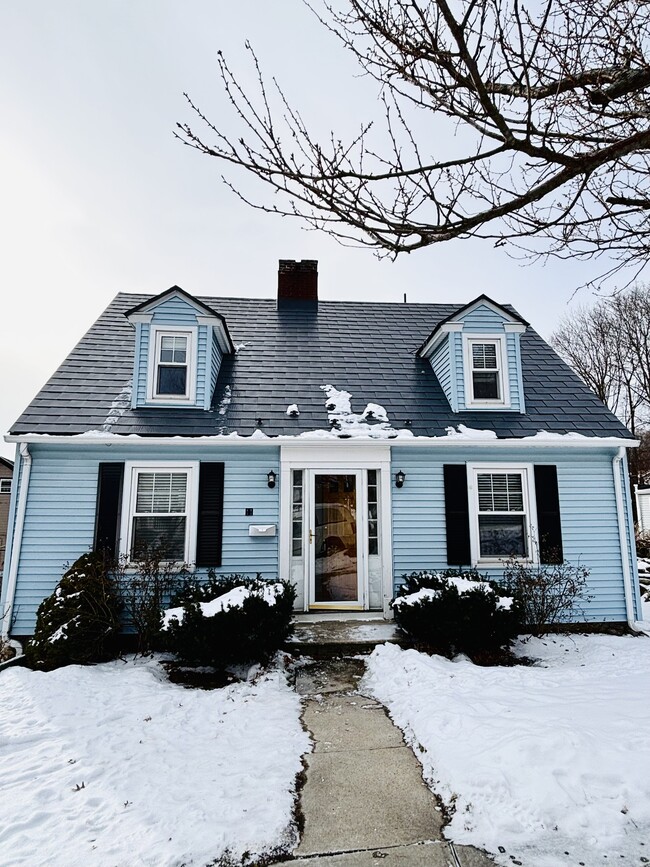 Building Photo - 11 Gifford Dr