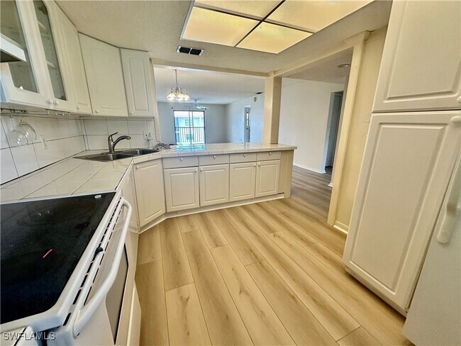 Foto del edificio - 9395 Pennsylvania Ave