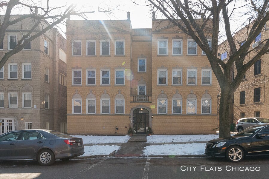 Primary Photo - 2065 W Jarvis Ave