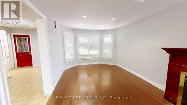 Building Photo - 98 Royalpark Way