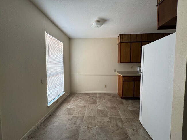 Foto del edificio - 4304 Lake Rd