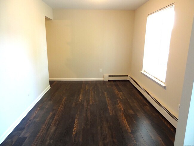 Building Photo - 545 Vincellette St
