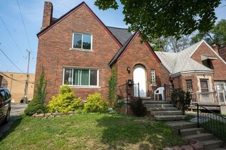 Building Photo - 13 Mohawk Rd Building Photo - 13 Mohawk Rd