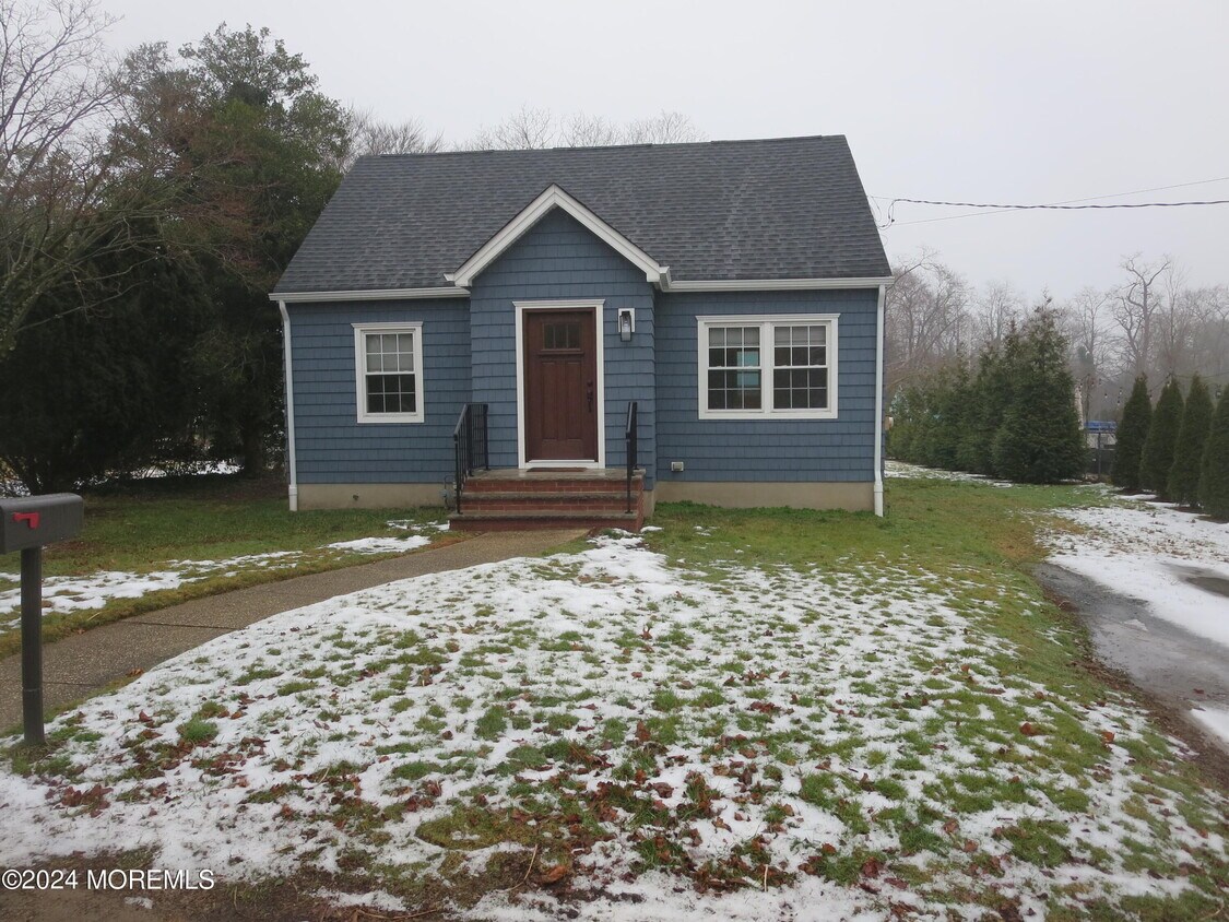 Primary Photo - 8 Meadowbrook Ave
