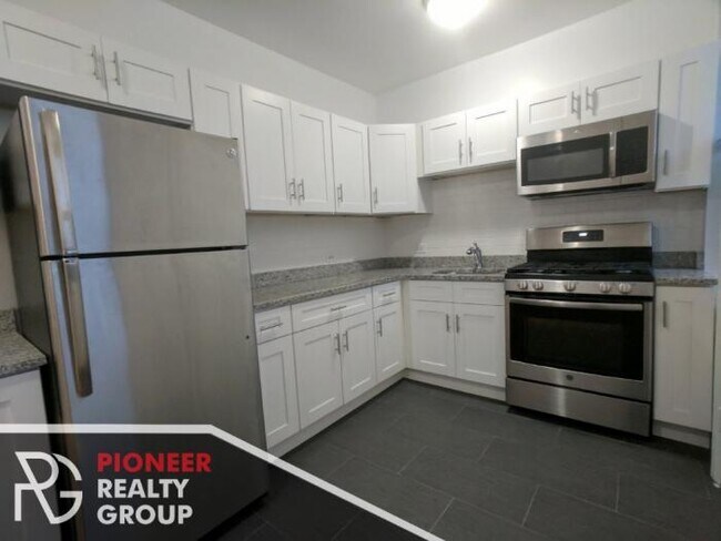 Building Photo - 1 bedroom in CHICAGO IL 60647