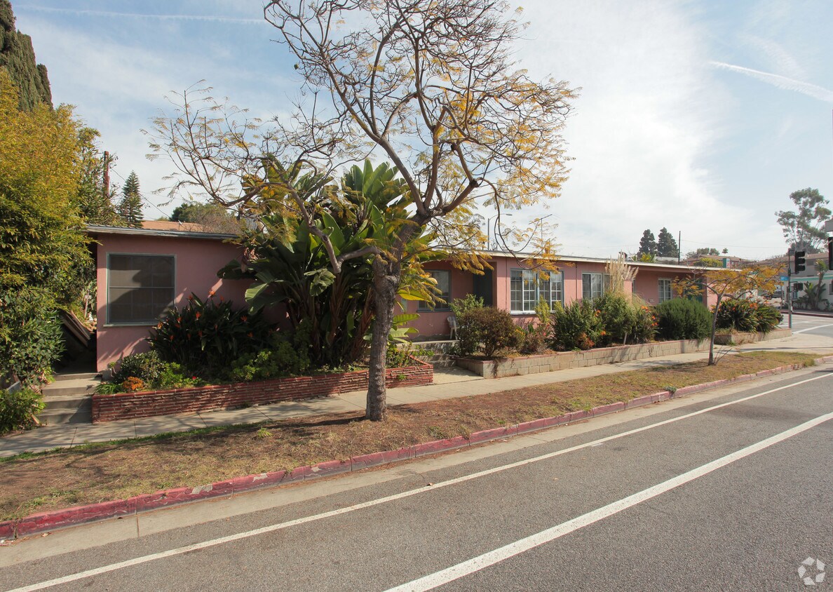 Building Photo - 1105 Pico Blvd