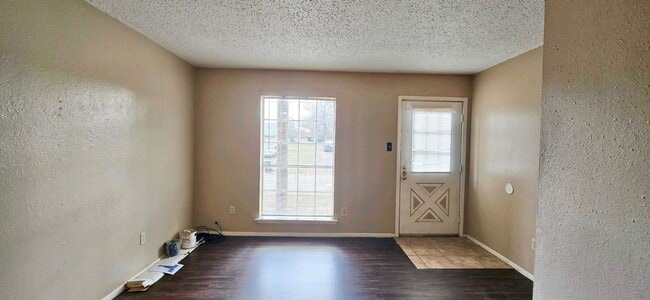 Building Photo - Tammy Lynn Dr Duplex