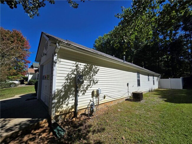 Building Photo - 1546 Edgemoor Ln