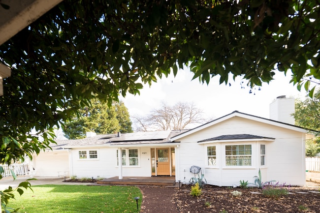 Building Photo - 421 Kahrs Ave