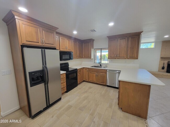 Building Photo - 6250 E Gelding Dr