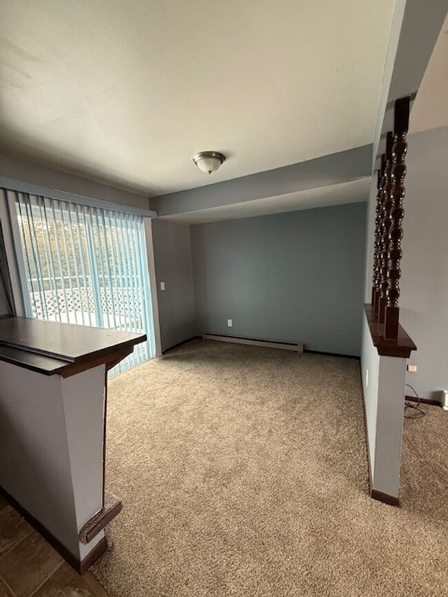 Building Photo - 2 Bedroom Upper Duplex