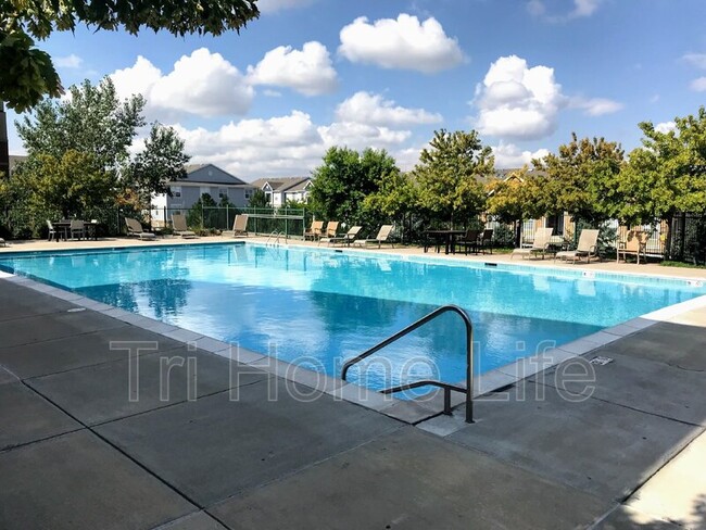 Building Photo - 10184 Park Meadows Dr