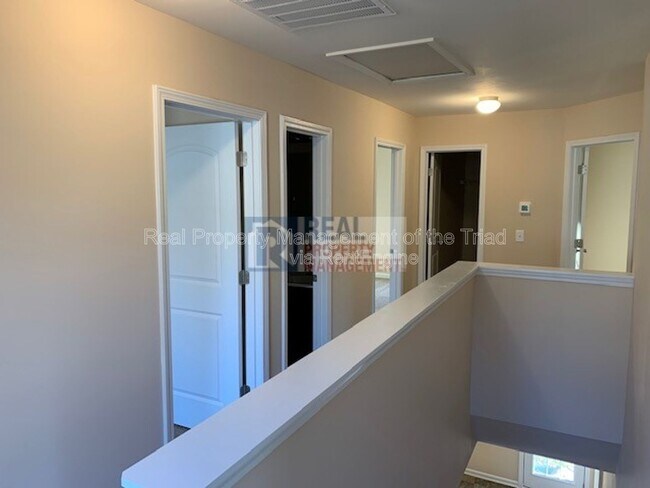 Foto del edificio - 3916 Mountainridge Dr