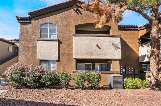 Building Photo - Amazing Remodeled Condo in guard gated Sed...