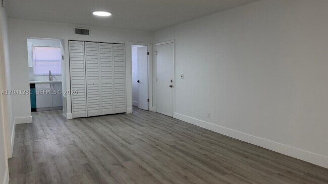 Building Photo - 237 Lake Frances Dr