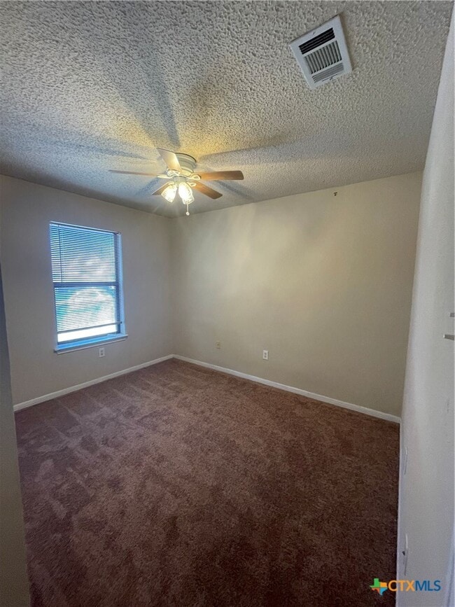 Building Photo - 104 Horseshoe Dr