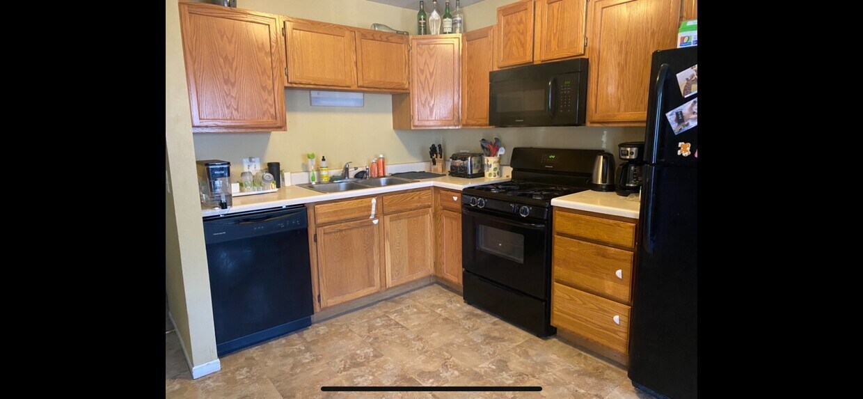 Primary Photo - 295 Woodridge Cir