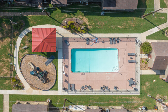 Piscina - Regency Place Apartments