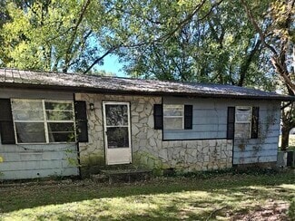 Building Photo - 4553 S Creek Dr