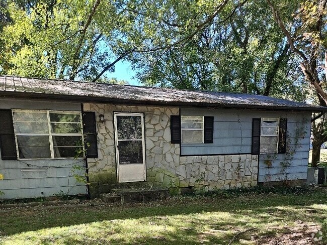 Building Photo - 4553 S Creek Dr