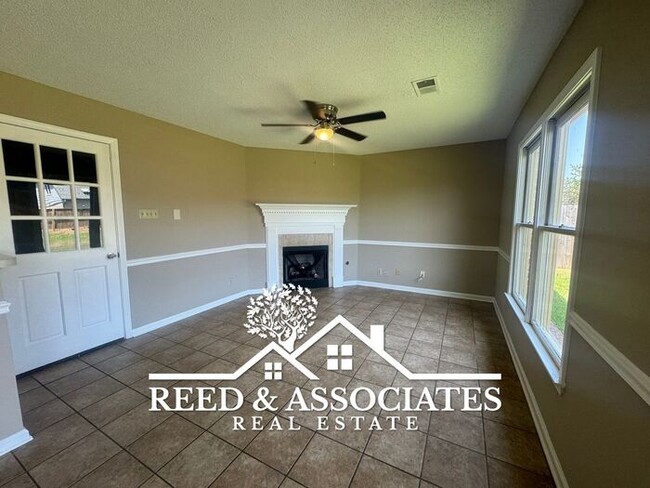 Building Photo - Spacious Home in Millington