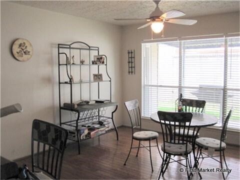 Foto del edificio - 3702 Echo Grove Ln