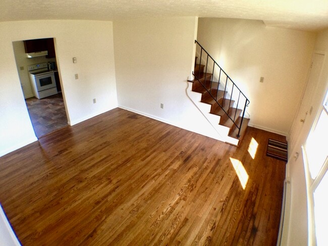 Building Photo - 770 Newtown Ct