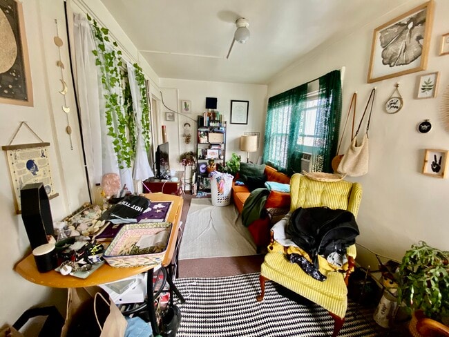 Building Photo - 127 Lorentz St