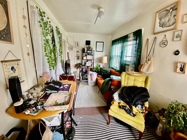 Foto del edificio - 127 Lorentz St