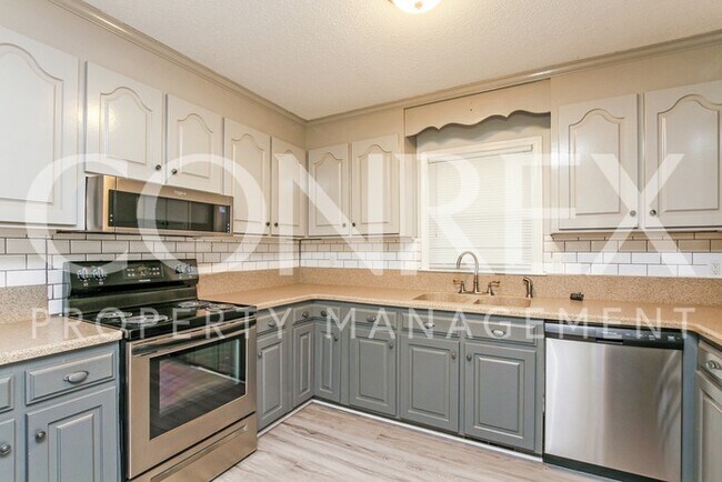 Foto del edificio - Spectacular 4 Bedroom Home in Concord!