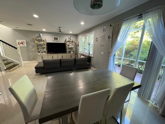 Foto del edificio - 9205 Villa Palma Ln