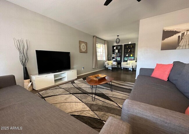 Foto del edificio - 8526 E Pinchot Ave
