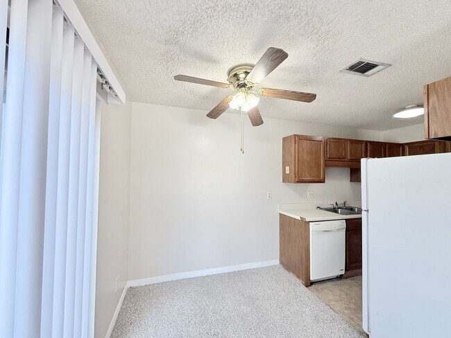 Foto del edificio - Charming 2-Bedroom Apartment - Prime Location